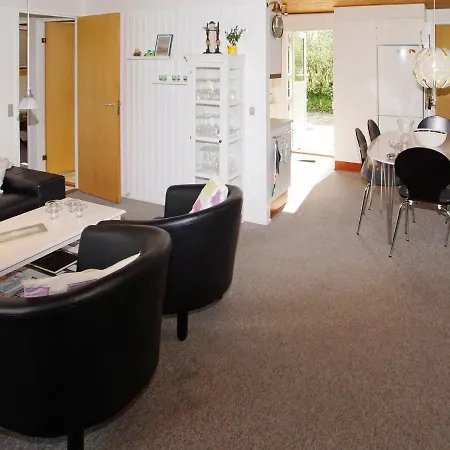 بيت للعطل Three-bedroom Holiday In 102
