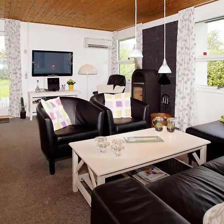 Three-bedroom Holiday In 102 Hemmet
