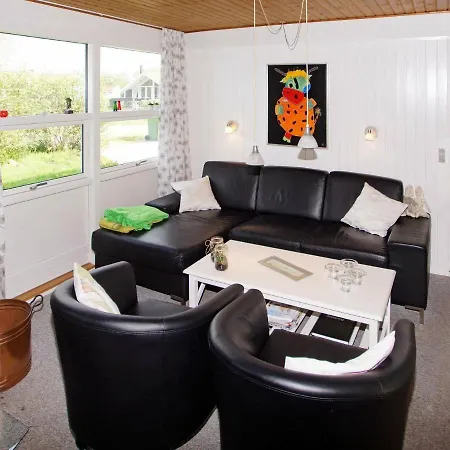 Three-bedroom Holiday In 102 بيت للعطل Hemmet