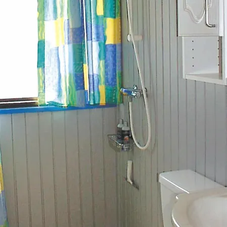 Three-bedroom Holiday In 102