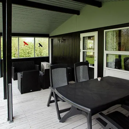 Three-bedroom Holiday In 102