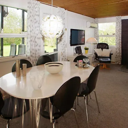 Three-bedroom Holiday In 102 بيت للعطل Hemmet